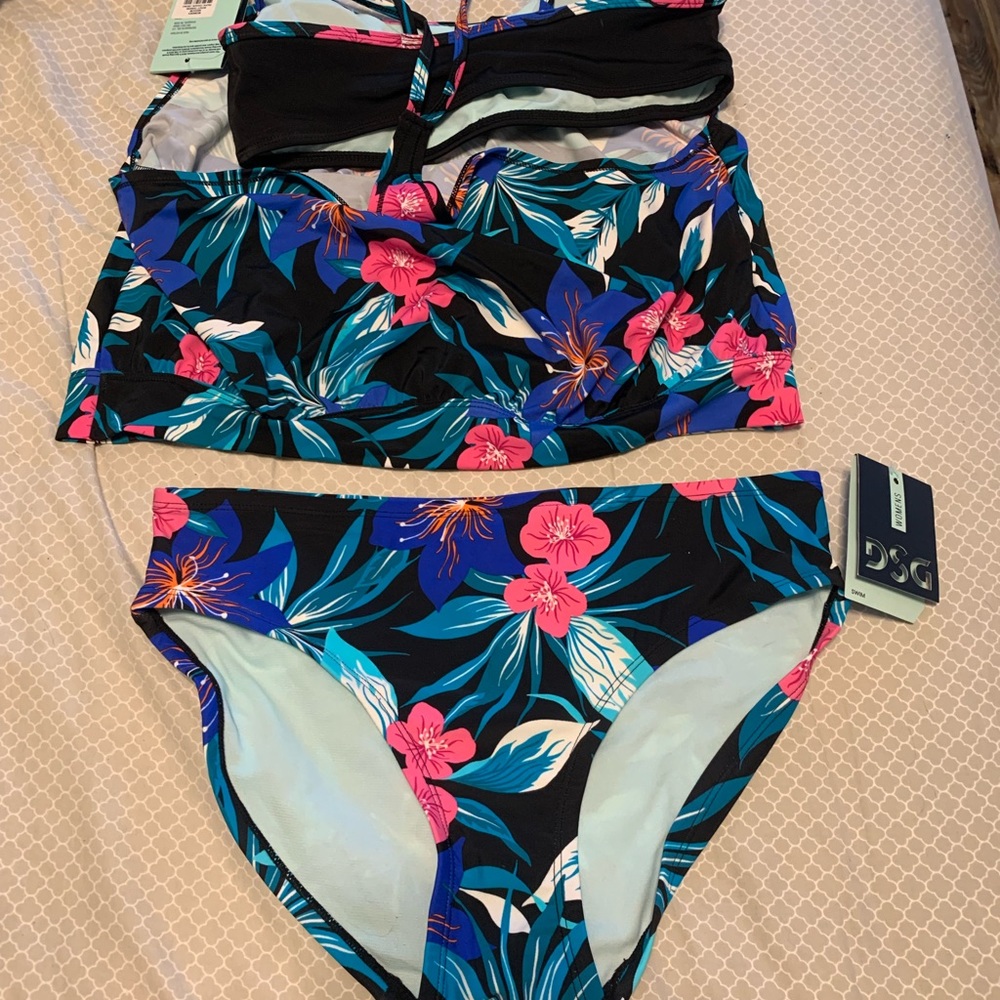 Womens DSG Swimsuit - Picture 2 of 8